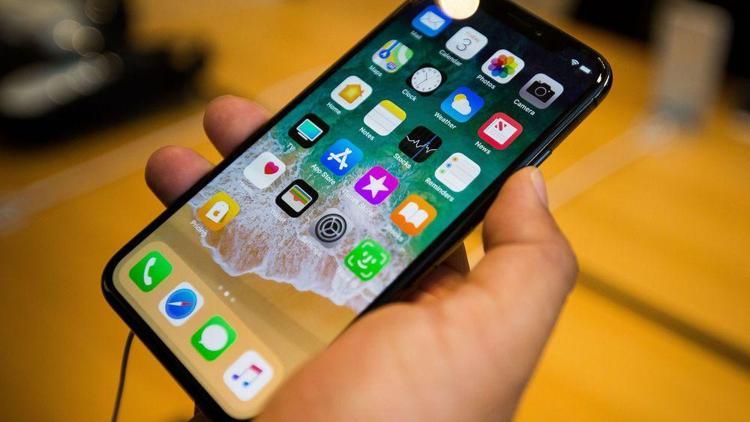 iPhone düşüşte: Apple gelirlerinin yarısı bile değil