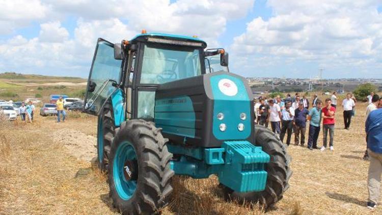 Bakan Pakdemirli Arnavutköyde elektrikli traktörü test etti