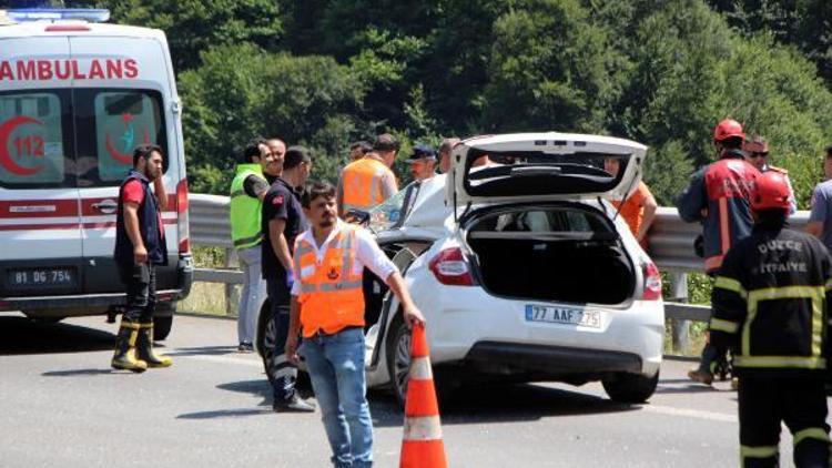 Bolu Dağında TIRa çarpan otomobildeki 2 kişi yaralandı