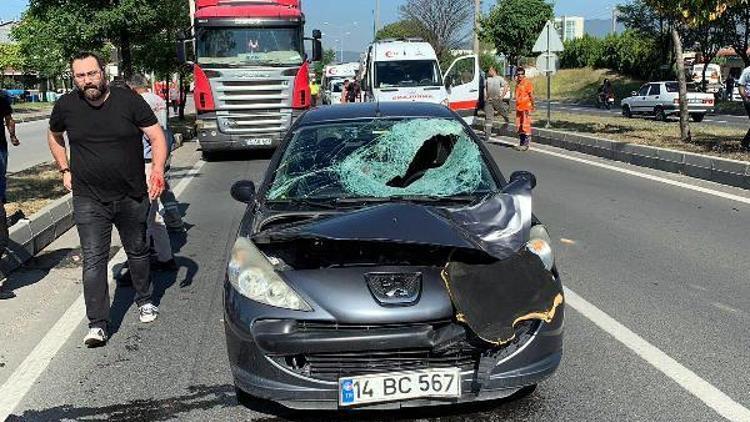 Yolun karşısına geçmek isterken otomobil çarptı, hastanede öldü