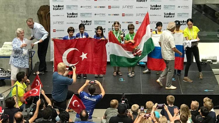 Kadıköylü çocuklar robot olimpiyatında dünya 2ncisi oldu