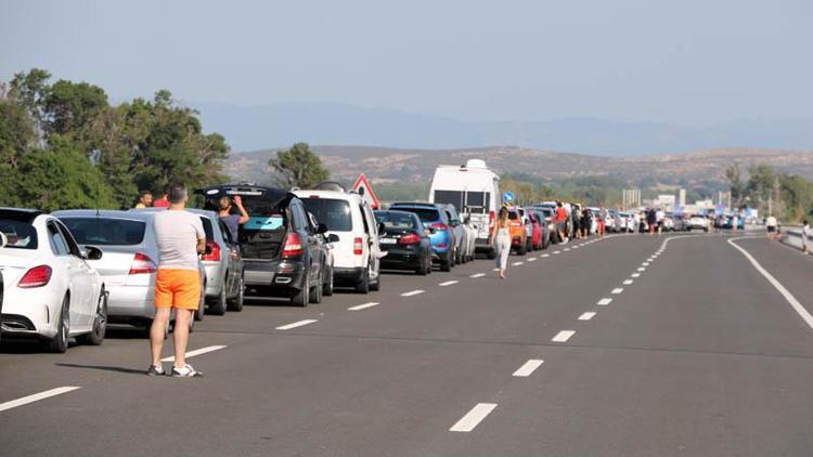 Kilometrelerce uzadı... Dünden beri devam ediyor