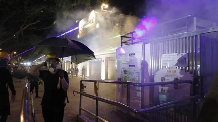 Hong Kongdaki protestolarda polisten sert müdahale