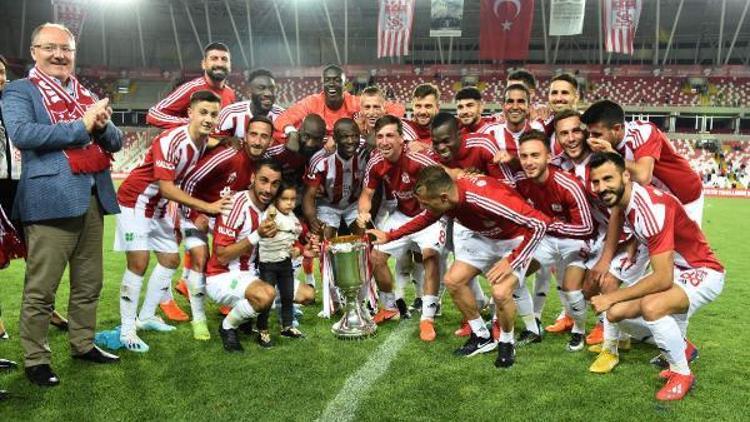 Demir Grup Sivasspor, kupasını aldı