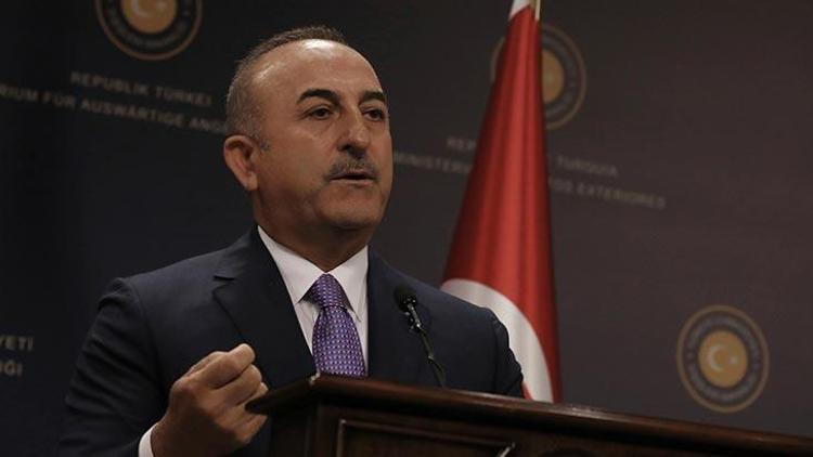 Bakan Çavuşoğlu, Nijeryada serbest bırakılan Türk gemiciler ile konuştu