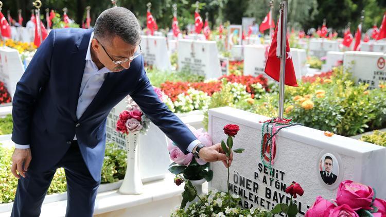Fuat Oktay, Edirnekapı Şehitliğini ziyaret etti