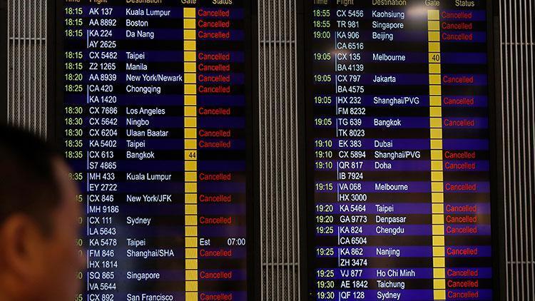 Hong Kong Uluslararası Havalimanında uçuşlar iptal edildi