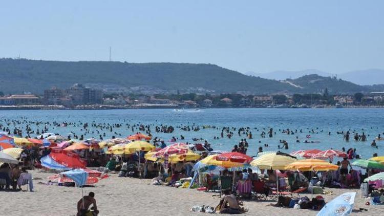 Tatilciler Ilıca Plajına akın etti