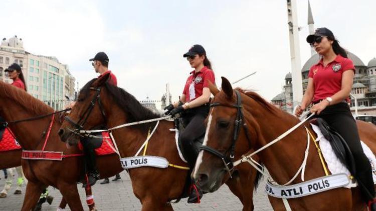 Büyük final öncesi atlı polisler Taksimde devriyeye çıktı