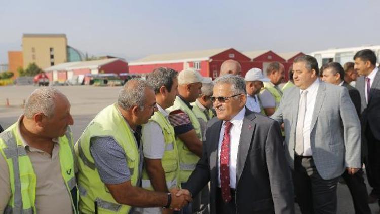 Başkan Büyükkılıç, belediye personeliyle bayramlaştı