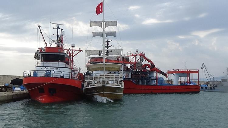 Sinopta karaya oturan gezi teknesi kurtarıldı