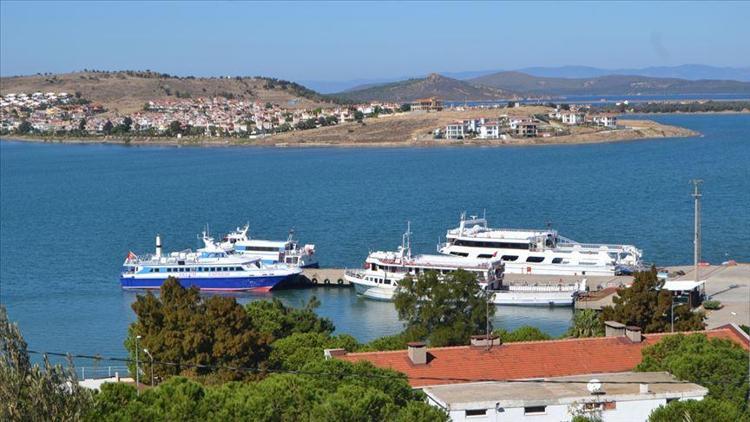 Yunanistanın Semadirek Adasında mahsur kalan turistlerin tahliyesi başladı