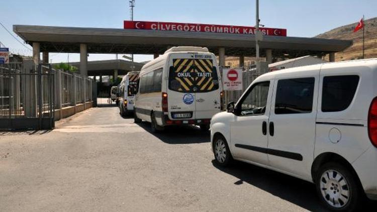 Sınırı kaçak geçmek isterken yakalanan 61 kişi sınır dışı edildi