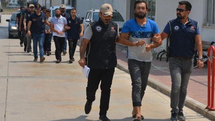 Adanada yakalanan DEAŞlılar adliyeye sevk edildi