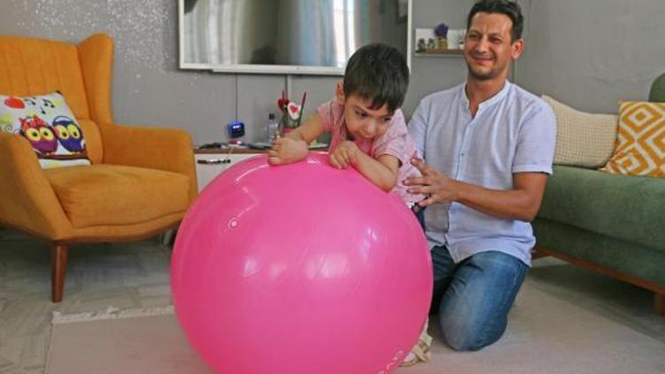 Minik Ömerin ailesi, tedavi için destek bekliyor