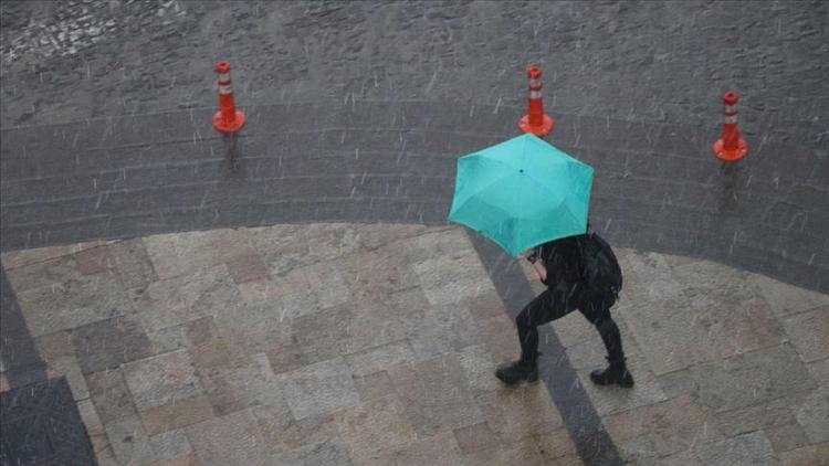 Meteorolojiden İstanbul için gökgürültülü sağanak yağış uyarısı