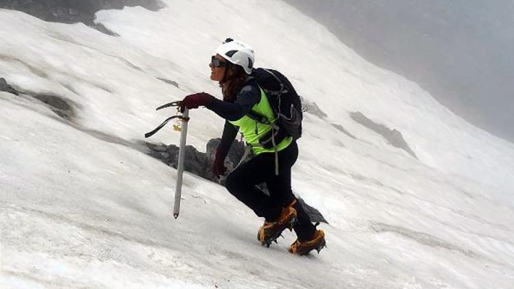 Türk kadın dağcıdan Tanrı Dağına tırmanış