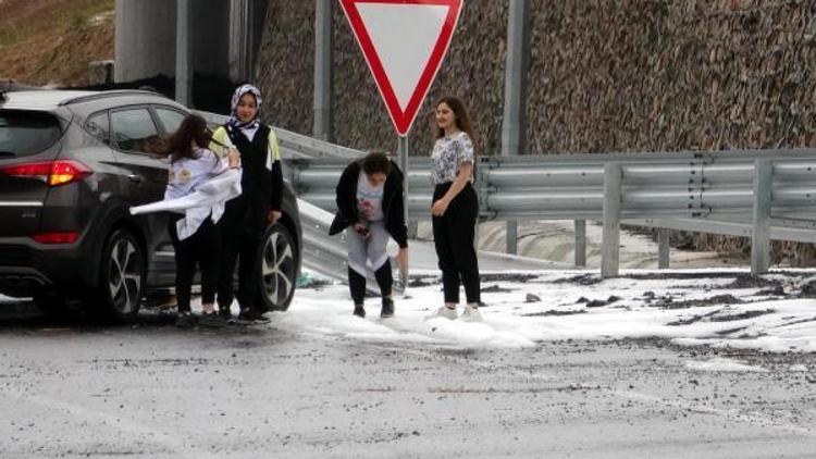 Kocaelide dolu yağdı, TEM yolu kapandı