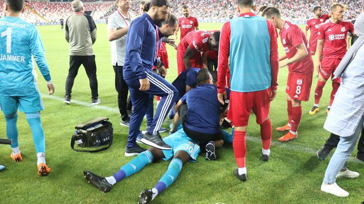 Sivasspor - Beşiktaş maçında korku dolu anlar Baygınlık geçirdi...
