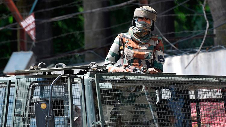 Pakistan Hindistan sınırında Hint askerleri ateş açtı