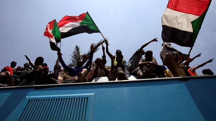 Sudanda yeni konseyin ilanı 48 saat ertelendi
