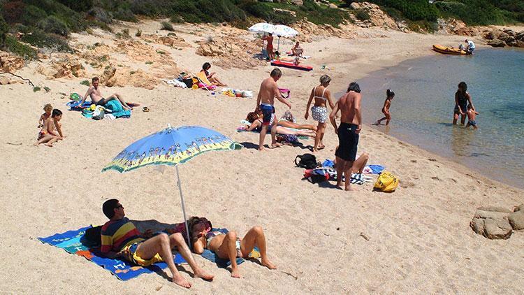 Sardinyadan 40 kilo plaj kumu çalan çifte 6 yıl hapis şoku