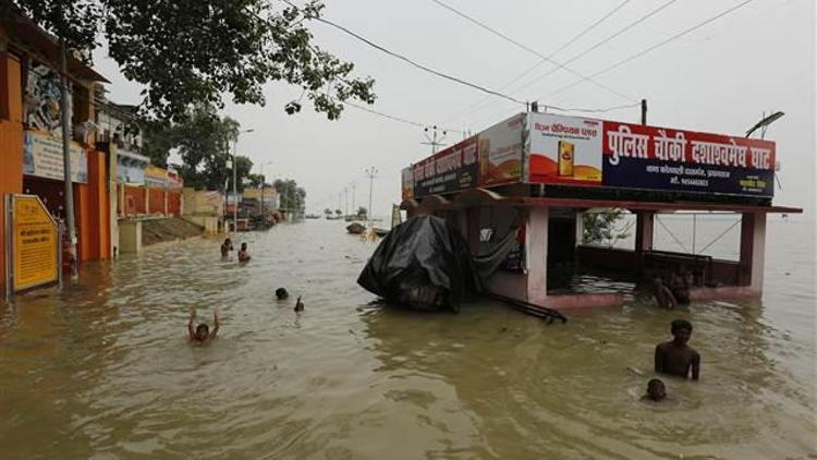 Hindistandaki yağışlar nedeniyle çok sayıda kişi öldü