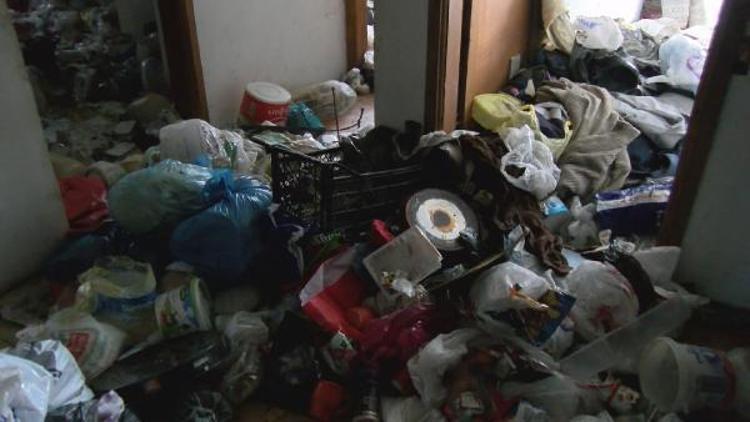 Ataşehirde 2 daireden kilolarca çöp çıktı