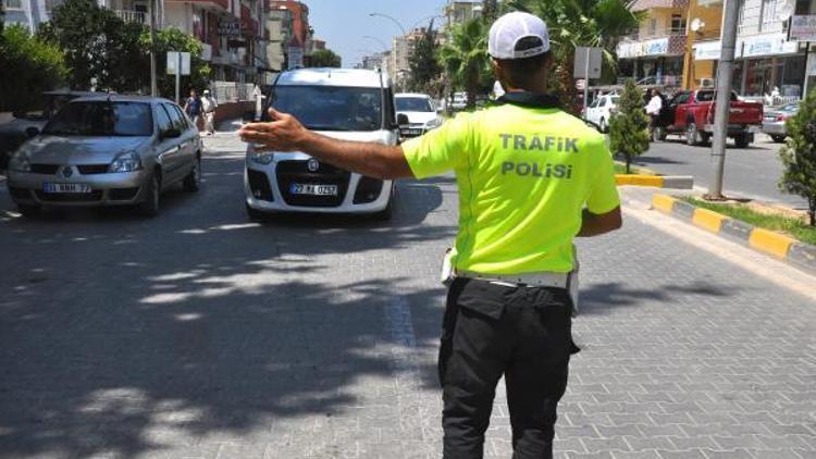 Hatay’da, trafik denetimlerinde 3 bin 821 araç sürücüsüne ceza yazıldı