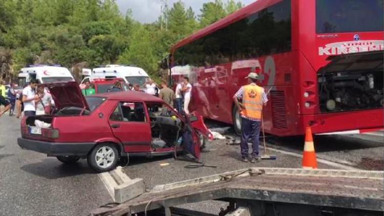 Yolcu otobüsüyle otomobil çarpıştı: 5 yaralı