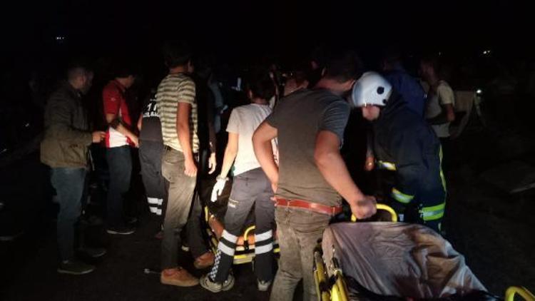 Vanda kaçak göçmen taşıyan minibüs devrildi: 35 yaralı