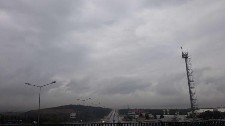 İstanbulun Anadolu yakasında yağmur