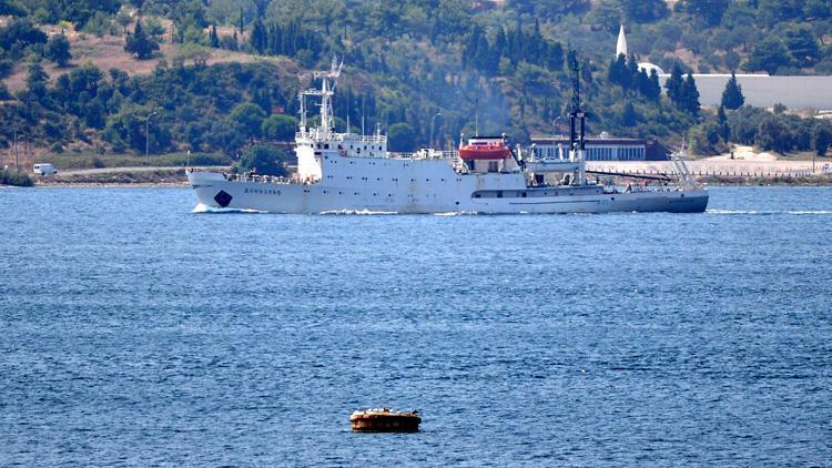 Rus askeri gemisi Çanakkale Boğazından geçti