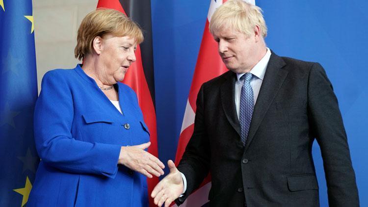 Boris Johnson başbakan olarak ilk ziyaretini Almanyaya yaptı