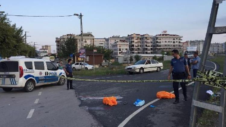 Sultanbeylide kamyonun altında kalan motosikletli 2 kişi öldü