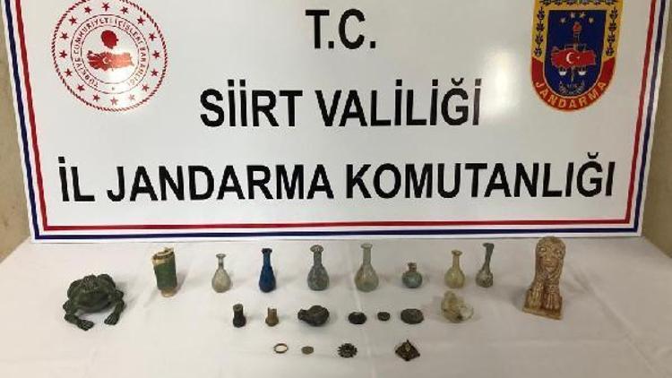 Siirtteki tarihi eser operasyonunda gözyaşı şişeleri ele geçirildi