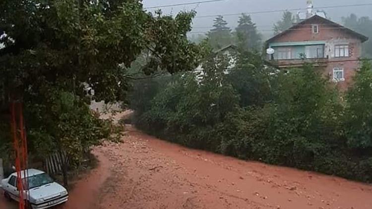 Bartın’da yağmur taşkına neden oldu