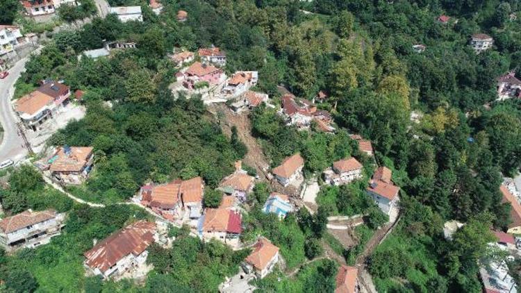 Zonguldaktaki heyelanda 6 ev çöktü, 20 kişi evsiz kaldı