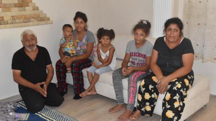 2 ay parkta yatan 8 kişilik aile, yerleştirildikleri evde yeni hayata başladı