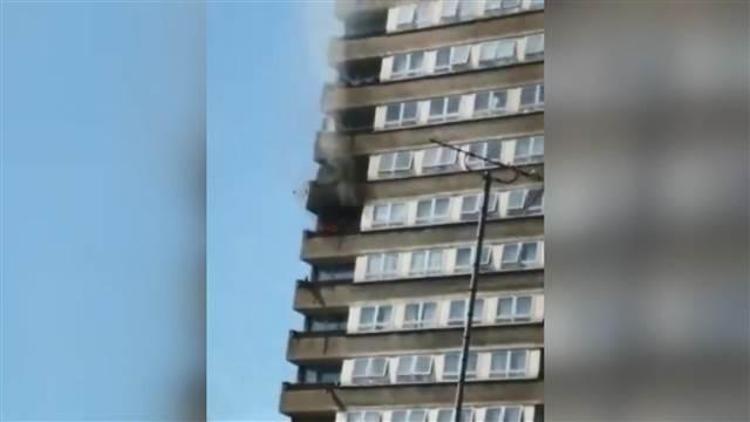 Londra’da 24 katlı apartmanda yangın