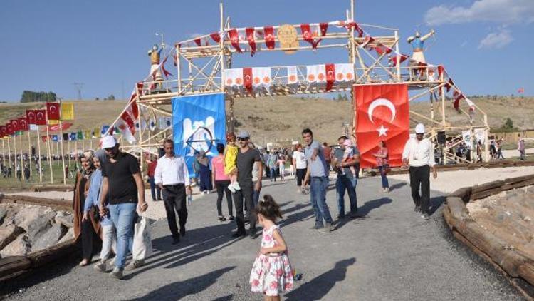 Unutulmaya yüz tutmuş geleneksel el sanatları Ahlatta sergilendi