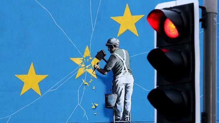 Banksynin Brexit duvar resmi bir gecede ortadan kayboldu