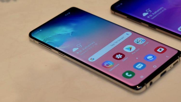 Android 10 yüklü Samsung Galaxy S10 Plus ilk kez görüntülendi