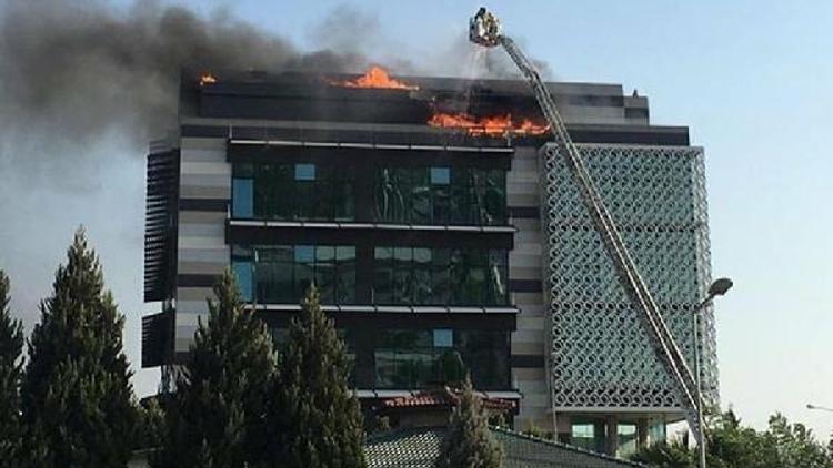 İzmirde çatı yangını