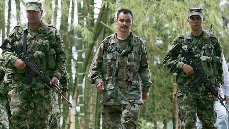 Eski FARC liderleri yeniden silahlanıyor