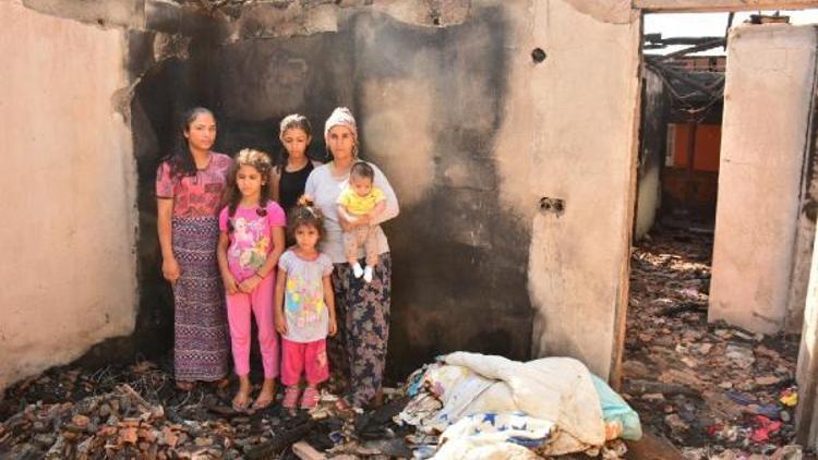 Evleri yanan 6 çocuklu aile sokakta kaldı