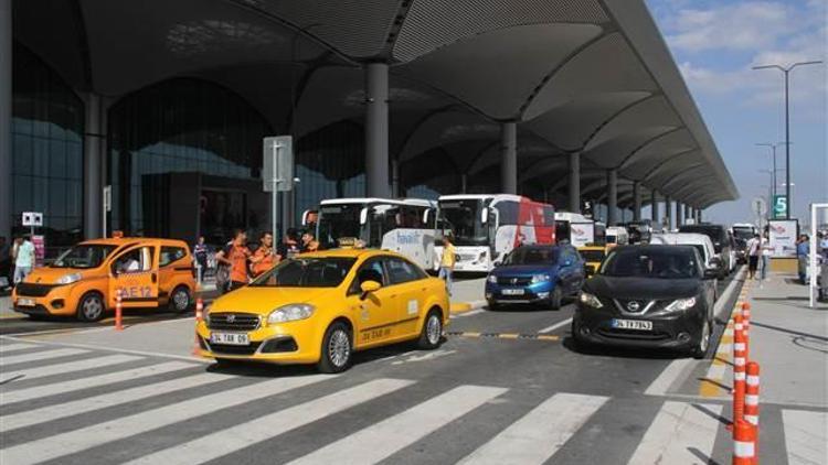 İstanbul Havalimanında şüpheli paket kontrollü şekilde patlatıldı