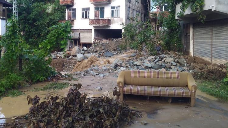Trabzonda şiddetli yağış hasara yol açtı