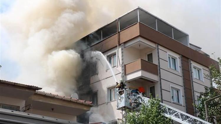 Maltepede eskicide çıkan yangın 3 binaya sıçradı