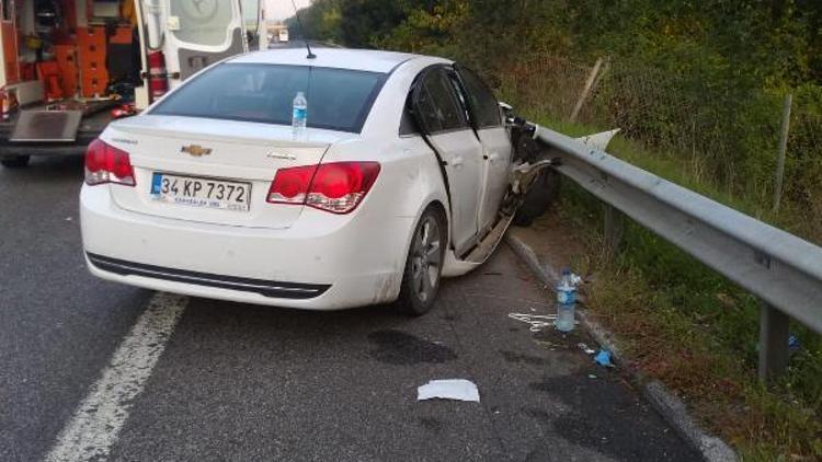 Otomobil, emniyet şeridindeki otomobile çarptı: 1 ölü, 9 yaralı